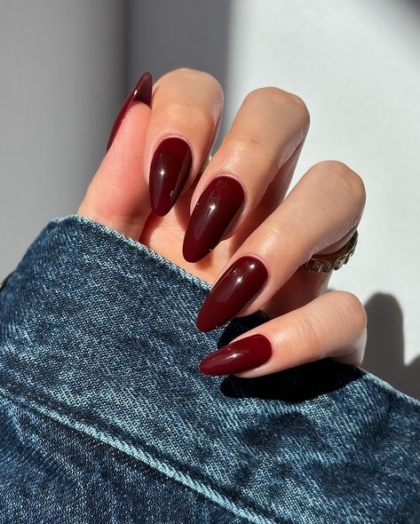 fall nail inspo 🍂 #fallnails #fallnails🍁🍂 #nails #nailsofinstagram #nailsart #nailart #nailstagram #nailsonfleek #nailsoftheday #gelnails #brownnails Almond Nails Designs Fall, Shellac Nails Fall, Nail Shapes Squoval, Almond Gel Nails, Dark Pink Nails, Brown Nails Design, Spring Acrylic Nails, Nagel Tips, Christmas Gel Nails