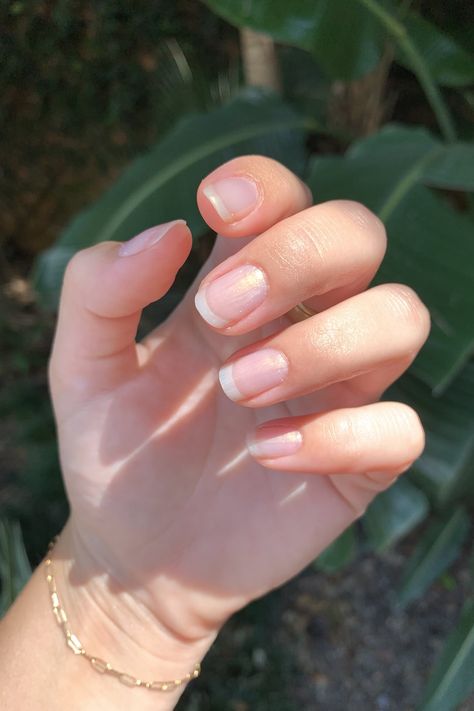 Natural Manicure No Polish, Short Healthy Nails, Healthy Short Nails, Diy Natural Nails At Home, Gel Natural Nails Manicures, Simple Nail Polish Ideas, Natural Manicure Ideas, Diy Gel Nails At Home, Natural Nail Manicure