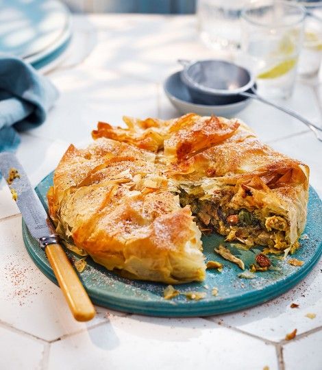 Filo Pie, Filo Pastry, Chicken Pie, Chicken Spices, Moroccan Food, Roasted Salmon, Middle Eastern Recipes, Wrap Recipes, Arabic Food