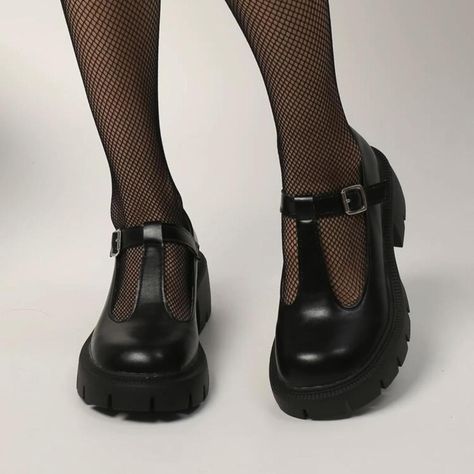 Dark Academia Aesthetic Dark Academia Heels, Dark Academia Uniform, Dark Academia Shoes, Dark Academia Summer, Dark Academia Accessories, Casual Dark Academia, Convertible Shoes, Academia Shoes, Minimalist Preppy