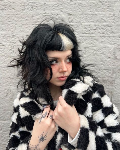 Caroline Carr on Instagram: “Still cold in Texas Thx for the coat @kiranebula 💕” Caroline Carr, Women Of Rock, Cute Hairstyles, Fur Coat, Hair Cuts, Texas, My Style, Hair Styles, Hair