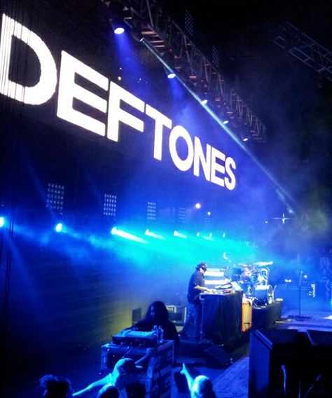 Deftones live and awesome they are i saw them last night Vision Board Materials, Love Is My Religion, Music Poster Design, Tech Blog, Concert Aesthetic, Dream Concert, Evanescence, Sonic Boom, Band Photos