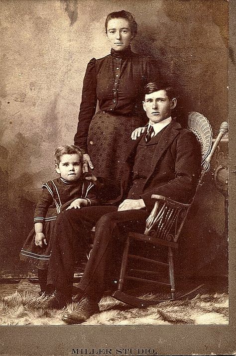 THIS IS A INTERESTING PICTURE THIS FAMILY IS GRANDMA GARDNERS BROTHER'S FAMILY Old Family Aesthetic, Old School Family Photos, 1800s Family Portrait, Old Family Photos Aesthetic, Vintage Family Portraits, Old School Family Photoshoot, Retro Family Photoshoot, Old Family Portraits, Vintage Family Photoshoot