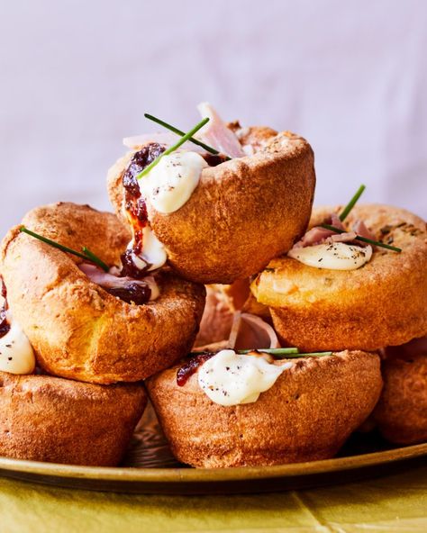 Yorkshire pudding canapés - delicious. magazine Filled Yorkshire Pudding, Xmas Canapes, Yorkshire Pudding Canapes, Coronation Recipes, Yorkshire Pudding Filling, Christmas Canapés, Christmas Canapes, Christmas Starters, Feast Recipes