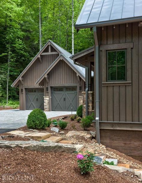 Wade Hampton Cashiers I | Ridgeline Construction Group Rustic Exterior House Colors, Cabin Exterior Colors, Mountain House Exterior, Contemporary Sheds, Home Decor Plants, Mountain Home Exterior, Rustic Lake Houses, Decorating Ideas For Living Room, House Paint Color Combination