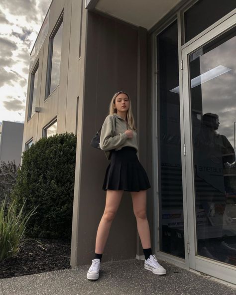 Diana Fashion Style, Black Tennis Skirt Outfits, Black Tennis Skirt Outfit, Japan October, Tennis Skirt Outfits, Black Tennis Skirt, Instagram Photoshoot, Tennis Skirt Outfit, Diana Fashion