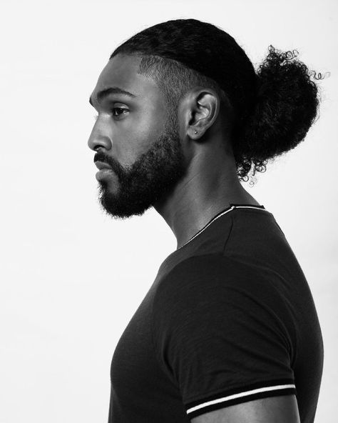 Marquel on Instagram: “Side profile. ~ ~ 📷: @deanostetto • • • • • • #portraitphotography #sideprofile #blackandwhitephotography #beard #curls #waves…” Black Person Side Profile, Flat Face Side Profile, Black Man Side Profile, Person Looking To The Side, Side Profile Mouth Open, Black Side Profile, Body Side Profile, Side Profile Full Body Reference, Anime Sketch Manga