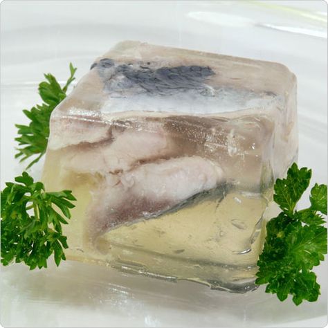 Eel jelly. Pretty sure this stuff was banned under Geneva Convention rules. Geneva Convention, Jellied Eels, Disgusting Food, Strange Food, Ugly Food, Scary Food, Food Fails, Gross Food, Bizarre Foods