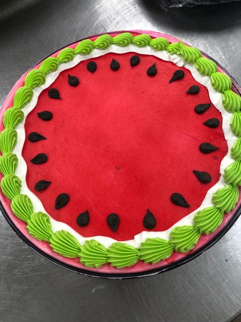 Watermelon Cookie Cake, Cookie Cake Decorating Ideas Summer, Simple Summer Cake Designs, 4h Cake Decorating Ideas, Memorial Day Cake Ideas, Summer Cookie Cake Designs, Message Cookies Ideas, Summer Cookie Cake, Summer Cake Designs