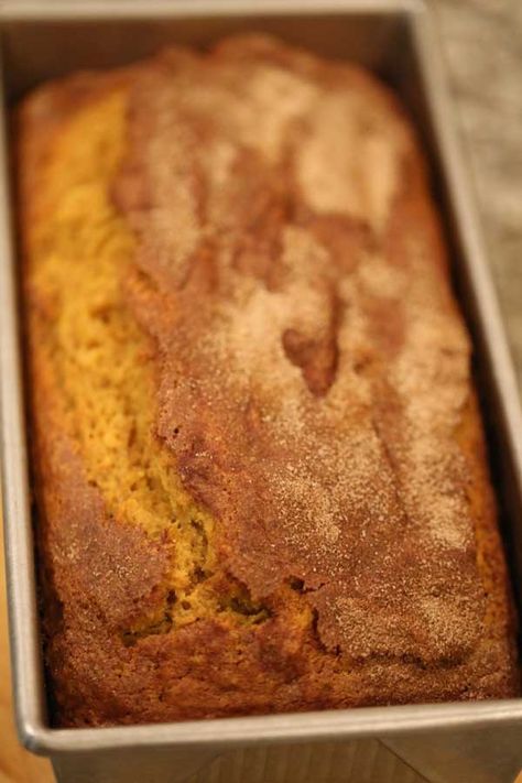 pumpkin-snickerdoodle-bread-in-pan Basic Dough Recipe, Easy Pumpkin Bread Recipe, Low Sodium Recipes Heart, Easy Pumpkin Bread, Low Salt Recipes, Salt Recipes, Caramelized Shallots, Pumpkin Bread Easy, Moist Pumpkin Bread