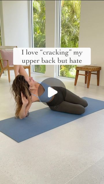 Lauren Ohayon | Core + Pelvic Floor on Instagram: "Ohhhh I love a good back crack but do not love anyone else touching and manipulating my spine. So I figured out a way to crack my upper back. I mean - really, it is just an AMAZING upper spine / thoracic mobility exercise. And because it is SO good, the back cracks. Rotation, flexion, extension and side bending. All the nutrients for a well mobilized upper back. What a lot of people do not realize is that tense and tight shoulders can really impact your #pelvicfloor and low back. 💡 A lot of pressure from above creates a cascade of pressure down below. Once way to remove the pressure below is to create space above. Hence my recommendation to ensure your upper body is getting a lot of mobility if you have #prolpase #hypertonicpelvic Upper Back Stretches Bad Posture, Thoracic Rotation Exercises, How To Pop Upper Back, Upper Back Cracking Techniques, How To Pop Your Upper Back Yourself, Pop Upper Back, Yoga Upper Back, Back Cracking Techniques, Cracking Back