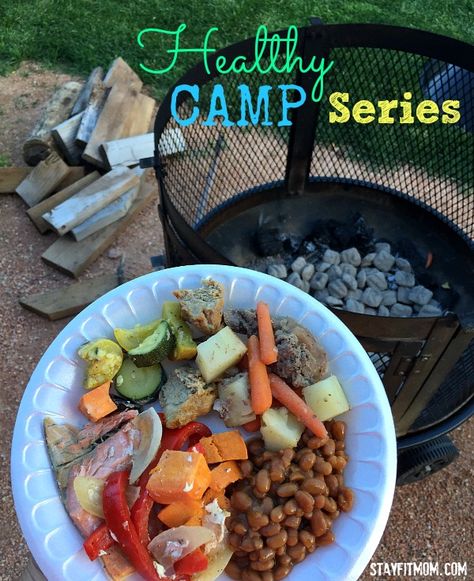 Easy, delicious, tin foil dinners perfect for camping! Tinfoil Dinners Camping, Sides For Camping, Tin Foil Dinners Camping, Tinfoil Dinners, Campfire Dinner Recipes, Vegetarian Camping Recipes, Vegetarian Camping, Camp Cooking Recipes, Camping Dessert Recipes