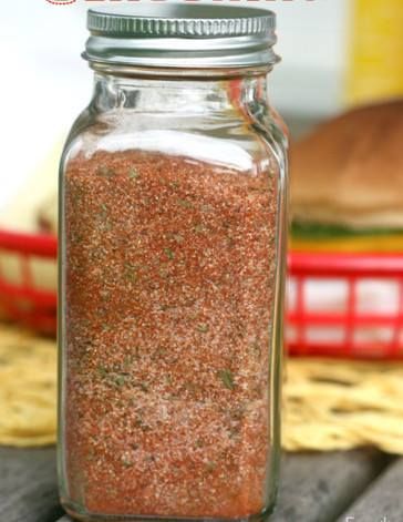 Best Burger and French Fry Seasoning Makes about 6oz 1/4 cup salt 2 Tablespoons paprika 1 Tablespoon garlic powder 1 Tablespoon garlic salt 1/2 Tablespoon cumin 1/2 Tablespoon pepper 1/2 Tablespoon dried basil 1/2 Tablespoon dried parsley 1 teaspoon chili powder 1/2 teaspoon celery salt  Directions 1. Pour all ingredients into a jar. Seal the jar and shake until all spices are well combined. Fry Seasoning, French Fry Seasoning, Resep Burger, Dry Rub Recipes, Burger Seasoning, Fingerfood Party, Diy Spices, Rub Recipes, French Fry