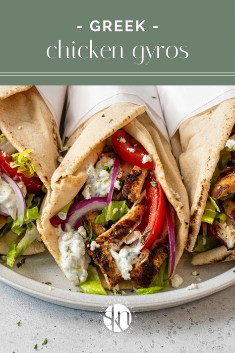 Wrapped in warm pita bread and covered in homemade tzatziki sauce, this Greek chicken gyros recipe is healthy and full of flavor. Greek Chicken Pita Recipes, Gyro Recipes, Pub Recipes, Chicken Gyros Recipe, Greek Chicken Pita, Kay Nutrition, Greek Chicken Gyros, Gyros Recipe, Chicken Gyro Recipe