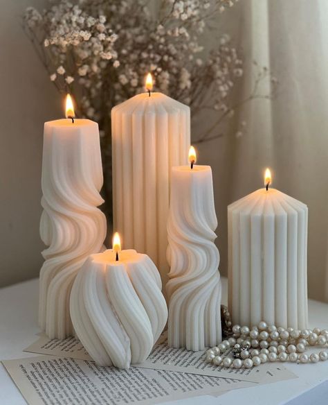 Cozy Candlelight, Candle Making Recipes, Handmade Candles Diy, Candle Modern, Twist Candle, Soya Mumu, Candle Crafts Diy, Candles Photography, Aesthetic Candles