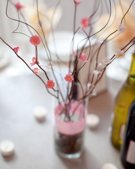 Origami Centerpiece, Cherry Blossom Centerpiece, Affordable Wedding Centerpieces, Minimalist Centerpiece, Grass Centerpiece, Wildflower Centerpieces, Paper Flower Centerpieces, Wedding Reception Planning, Tall Wedding Centerpieces