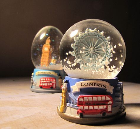 London Snow Globe by rickinzim, via Flickr Making Snow Globes, London Snow, Paper Globe, Globe Gift, Corporate Event Design, Desktop Lamp, Globe Art, I Love Snow, Snow Crystal