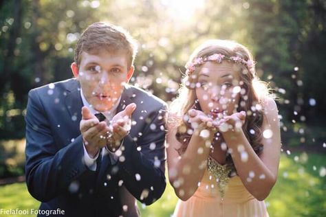 Glitter Wedding Theme, Boda Diy, Prom Photography, Wedding Send Off, Prom Poses, Prom Photos, Glitter Wedding, Wedding Confetti, Prom Pictures