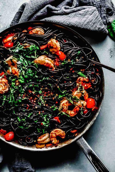 Black Pasta With Shrimp, Squid Ink Pasta With Shrimp, Black Squid Ink Pasta Recipe, Black Pasta Dishes, Squid Ink Recipes, Squid Ink Pasta Recipe Sauces, Fancy Halloween Dinner, Halloween Pasta Ideas, Fancy Pasta Dishes