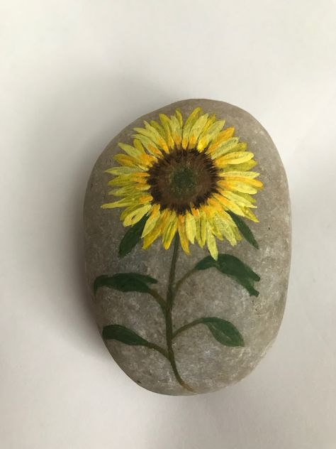 Stone Painting Ideas Easy, Painting Flowers On Rocks, Nature Painted Rocks, Stone Painting Flower, Flower Rock Painting Ideas, Flower Rock Painting, Flower Rocks, Rock Painting Flowers, Garden Rock Art