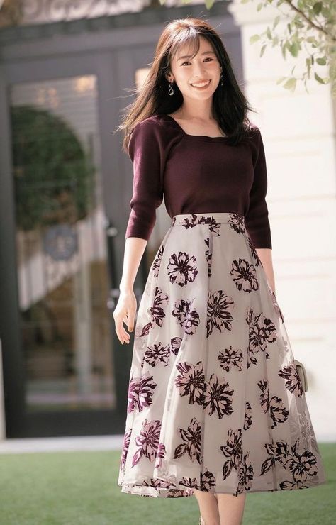 Gaun Koktail, Long Skirt And Top, Simple Frock Design, Long Frock Designs, Long Gown Design, Simple Frocks, Frock Fashion, Stylish Short Dresses, Modest Dresses Casual