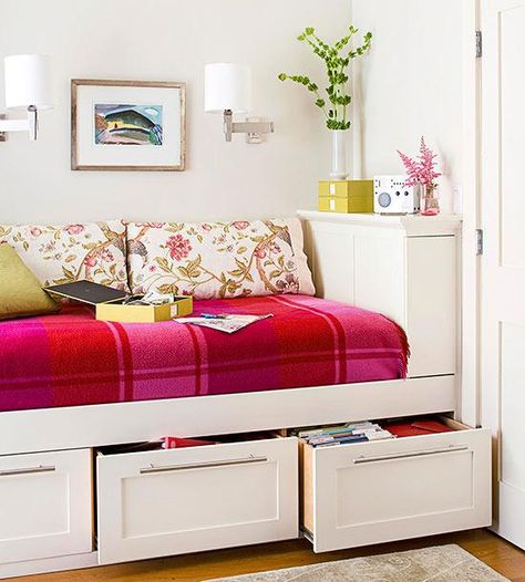 Drawers built in beneath this daybed corral files, extra linens, and more. Are built-ins out of your budget? Invest in a bed skirt and shallow plastic bins that can slide under your bed. Full Size Daybed, Bank Bed, Daybed With Storage, Office Guest Room, Day Bed, Small Space Solutions, Storage Diy, Spare Room, Maximize Space