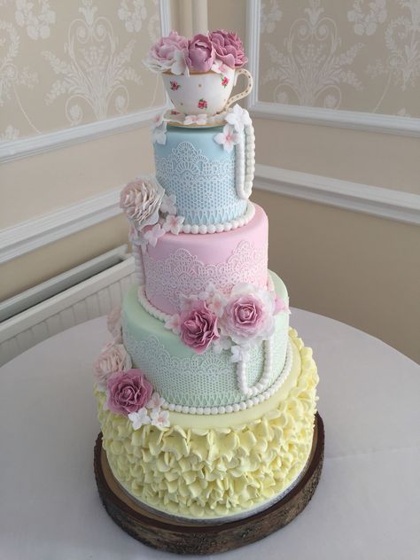 Vintage Tea Party Cake, Tea Party Cake Ideas, Moroccan Cake, Pearl Tea, Vintage Tea Parties, Tea Cup Cake, Carousel Cake, Tea Party Cake, Edible Lace