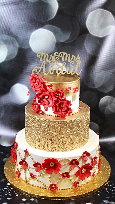 Red and gold wedding cake  by soods - http://cakesdecor.com/cakes/316336-red-and-gold-wedding-cake Red Gold Wedding Cake, Red And Gold Wedding Cake, Engagement Cake Images, Wedding Cakes Red, Birthday Present Cake, Gold And White Cake, Red And Gold Wedding, Wedding Cake Simple Elegant, Red Gold Wedding