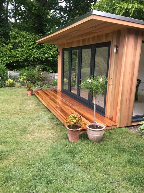 Beautiful western Red Cedar clad garden room (4.8m x 3.5m) with 1m overhang Backyard Office Shed, Hampton Garden, Contemporary Garden Rooms, Office Rooms, Garden Room Ideas, Garden Cabins, Backyard Seating Area, Cedar Garden, Summer House Garden