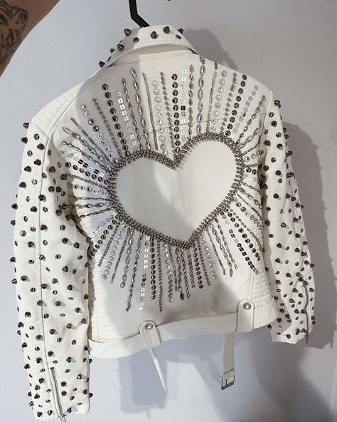 Customized Clothes, Embellished Clothing, Denim Art, Diy Jacket, Embellished Sweatshirts, Denim Projects, Denim Ideas, Denim Diy, Ropa Diy