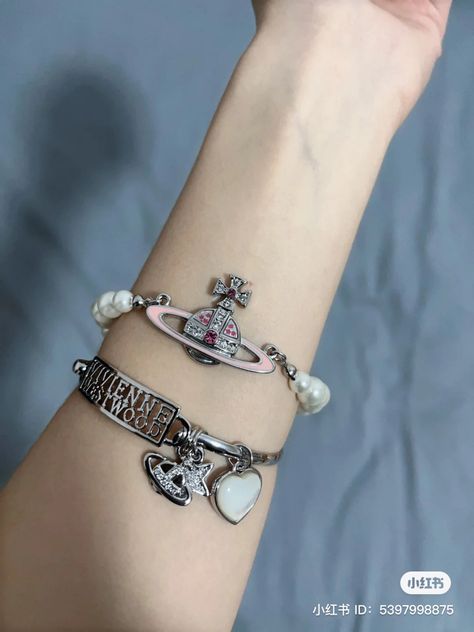 Belly Jewelry, Wrist Jewelry, Jewelry Accessories Ideas, Funky Jewelry, Jewelry Lookbook, Fancy Jewelry, Delphinium, Hand Jewelry, Jewelry Inspo