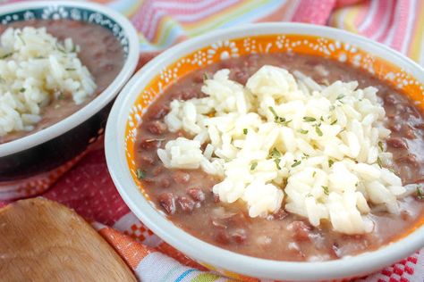 Popeye's Red Beans & Rice is one of my favorite take-out side dishes and making it at home is SO SIMPLE!!!! Creamy red beans with a slightly smoky flavor topped with fluffy white rice!” loading= Popeyes Red Beans And Rice, Popeyes Red Beans, Popeyes Red Beans And Rice Recipe, Red Beans And Rice Recipe Easy, Red Bean And Rice Recipe, Red Beans Rice, Red Beans N Rice Recipe, Red Beans And Rice, Easy Rice Recipes