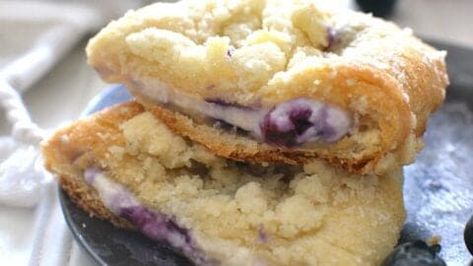 Blueberry Crescent Roll Muffins, Blueberry Cream Cheese Crescent Bites, Crescent Roll Breakfast Recipes Blueberries, Blueberry Cresent Rolls, Blueberry Cheesecake Croissant, Cheesecake Crescent Rolls, Crescent Roll Cheesecake, Special Breakfast, Cheesecake Filling