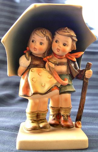 Hummels--figurines designed by a German nun - I inherited a beautiful collection from my friend, Irene. Gi Joe Doll, Vintage Hummel, Ipod Classic, Goebel Hummel, Hummel Figurines, Popular Toys, Barbie Dream, Barbie Dream House, Price Guide