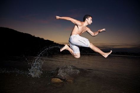 Jumping High Flash Photography, Flash Photography Aesthetic, Speedlight Photography, Aesthetic Concert, High Speed Photography, Off Camera Flash, Photography Aesthetic, Fashion Photography Inspiration, Photography Gear