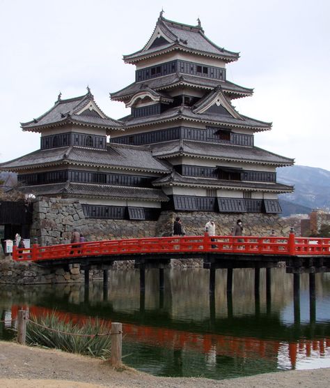 Photographs — Matsumoto Castle — 30 January 2011 — 1 — wasaweb.net Matsumoto Castle, The Keep, Big Ben, Seventeen, Pinterest Likes, Castle, Japan, Building, Photographer