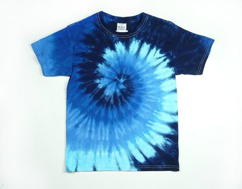 Tie Dye Shirt / Youth Blue Spiral Design / Size XS, S, M, L, or XL / Eco-friendly Dyeing Tie Dye Shirts Patterns, Blue Tie Dye Shirt, Tie Dye Patterns Diy, Cricket Crafts, Seasonal Outfits, Diy Tie Dye Shirts, Blue Spiral, Tie Dye Crafts, Diy Shirts