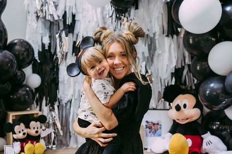 Mickey Mouse Party Ideas Modern Mickey Mouse Party, Mickey Mouse Party Ideas, Mickey Mouse Party Favors, Birthday Twins, Black And White Balloons, Second Birthday Party, Mickey Birthday Party, Mickey Mouse Parties, Fringe Backdrops