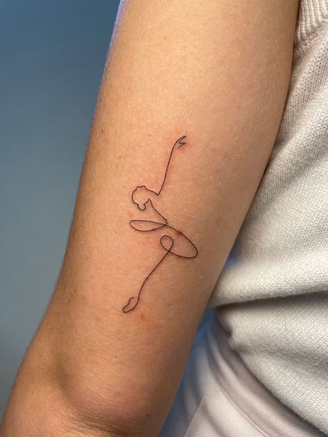 Dancer Tattoo Ideas, Danza Hip Hop, Ballet Tattoos, Ballerina Tattoo, Dancer Tattoo, Dance Tattoo, Lilia Buckingham, Shoe Tattoos, One Line Tattoo