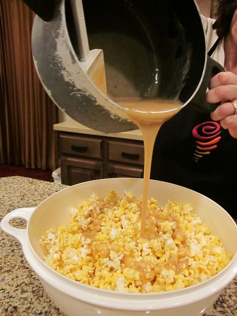 OH. MY. GOSH. Best soft caramel recipe EVER! 1 C. Brown Sugar 1/2 cup butter 1 C. light Karo syrup 1 can sweetened condensed milk It really is that simple. Caramel For Popcorn, Soft Caramel Popcorn, Karo Syrup, Stick Butter, Soft Caramel, Popcorn Recipes, Caramel Popcorn, Caramel Recipes, Think Food