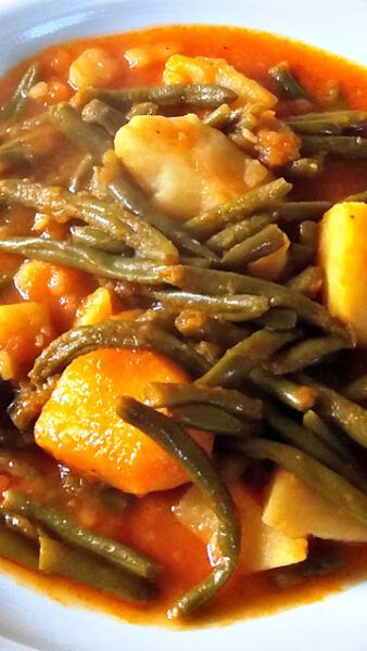 Green Beans In Tomato Sauce, Greek Green Beans, Beans In Tomato Sauce, Cypriot Food, Greek Recipes Authentic, Macedonian Food, Greek Cooking, Greek Dishes, Green Bean Recipes