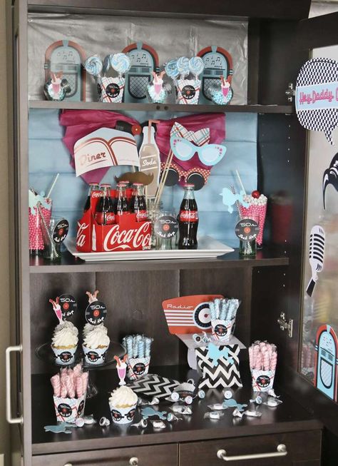 1950s Birthday Party, Snacks For Teens, Grease Themed Parties, Coca Cola Party, Bunco Themes, Grease Party, Pink Dessert Tables, 50s Theme, Vintage Party Ideas