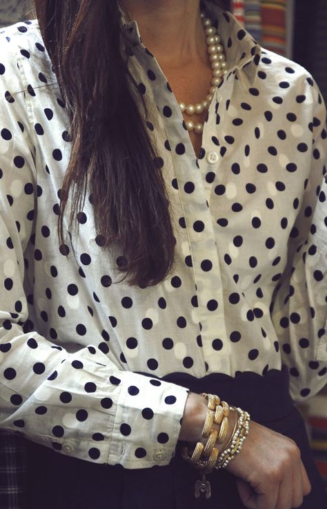 J.Crew Shirt Classy Girls Wear Pearls, Dots Fashion, Dot Shirt, Classy Girl, Polka Dot Shirt, Professional Attire, Moda Vintage, Classy And Fabulous, Polka Dot Blouse