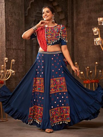 Gujarati Chaniya Choli, Navy Blue Lehenga, Chaniya Choli Designs, Garba Dress, Mirror Work Lehenga, Navratri Dress, Cotton Lehenga, Navratri Festival, Reception Lehenga