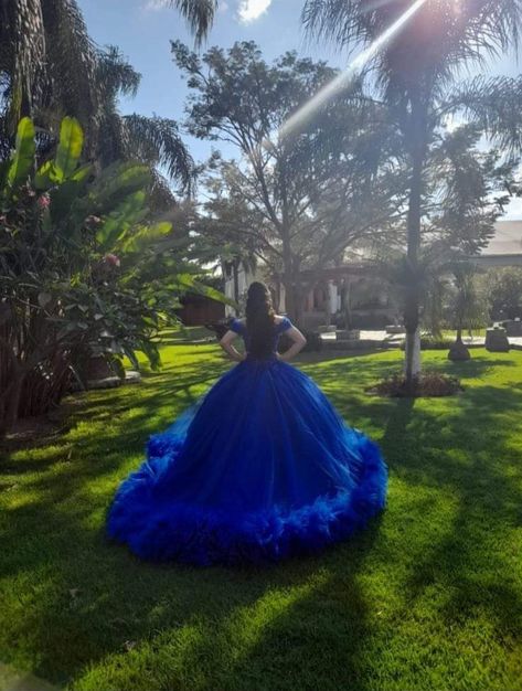 Cobalt Blue Quinceanera Dress, Electric Blue Quince Dress, Quince Royal Blue Dresses, Royal Blue Quince Photoshoot, Royal Blue Dresses Quinceanera, Royal Blue Dress Quinceanera, Royal Blue Chambelanes Outfits, Royal Blue Sweet 16 Dresses, Quinceanera Dresses Royal Blue