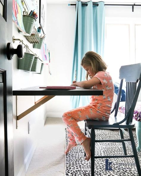 If you need a space-saving desk that is easy & affordable, this DIY desk tutorial is for you! The floating desk design takes up very little floor space. Floating Desk Diy, Diy Wall Desk, Desk Images, Floating Desk Ideas, Ikea Kids Table, Diy Floating Desk, Easy Diy Desk, Affordable Desk, Ikea Kids Room