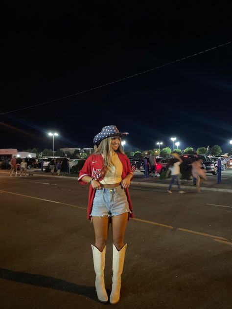 Western July 4th Outfit, America Themed Outfit, American Theme Outfit, Usa Concert Outfits, American Spirit Week Outfits, Cowgirl 4th Of July Outfit, Americana Concert Outfit, American Cowgirl Outfits, 4th Of July Concert Outfit