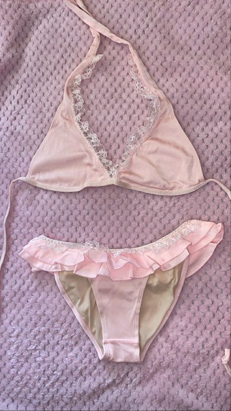 Pretty Swimsuits, Hyper Feminine, Cute Bathing Suits, Cute Swimsuits, Cute Bikinis, Dream Clothes, Looks Vintage, Passion For Fashion, Bathing Suit