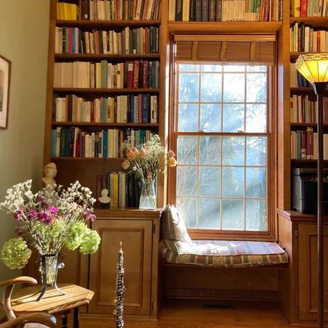 Cozy window seat in home library Bay Window Seat With Bookshelves, Library Room With Window Seat, Home Library Window Seat, Dark Academia Window Seat, Small Window Reading Nook, Room Inspo Window, Window Seat Room, Reading Corner Window, Window Seat Library