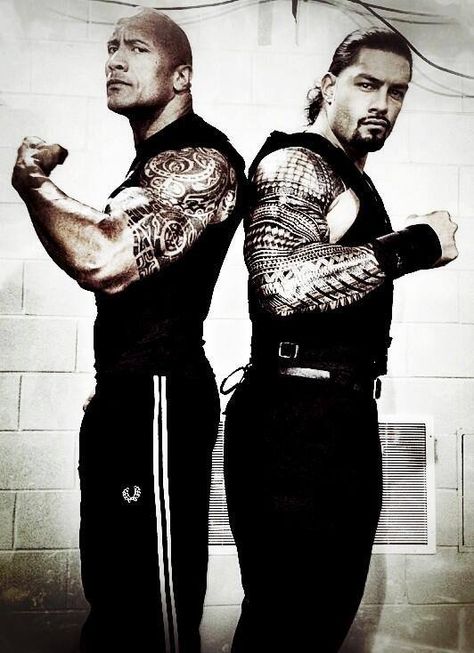 The Rock & Roman Reigns...WWE you know how to keep me watching. Smackdown Vs Raw, Wwe Superstar Roman Reigns, Wwe Tna, Wwe Legends, Shawn Michaels, Wwe Roman Reigns, The Rock Dwayne Johnson, Wrestling Superstars, Wwe Champions